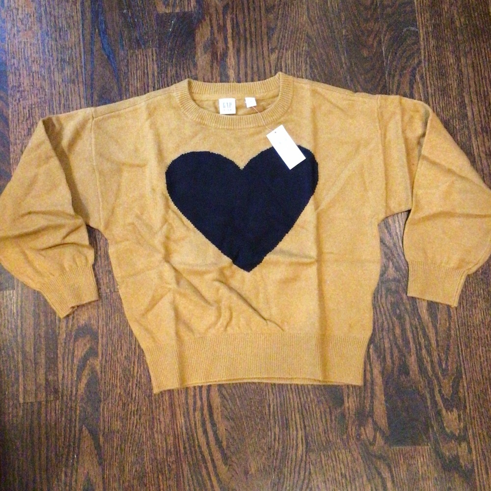 GAP - Brown knit sweater features a bold black heart on the front